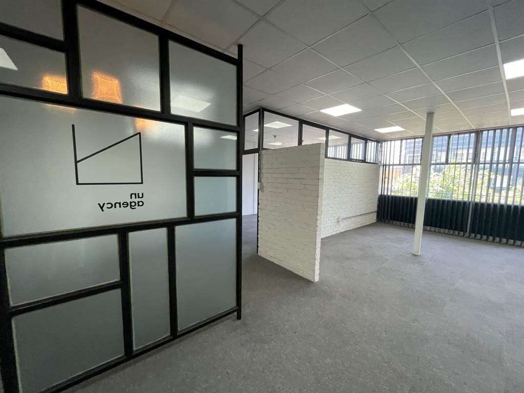 130  m² Commercial space in Bramley photo number 17