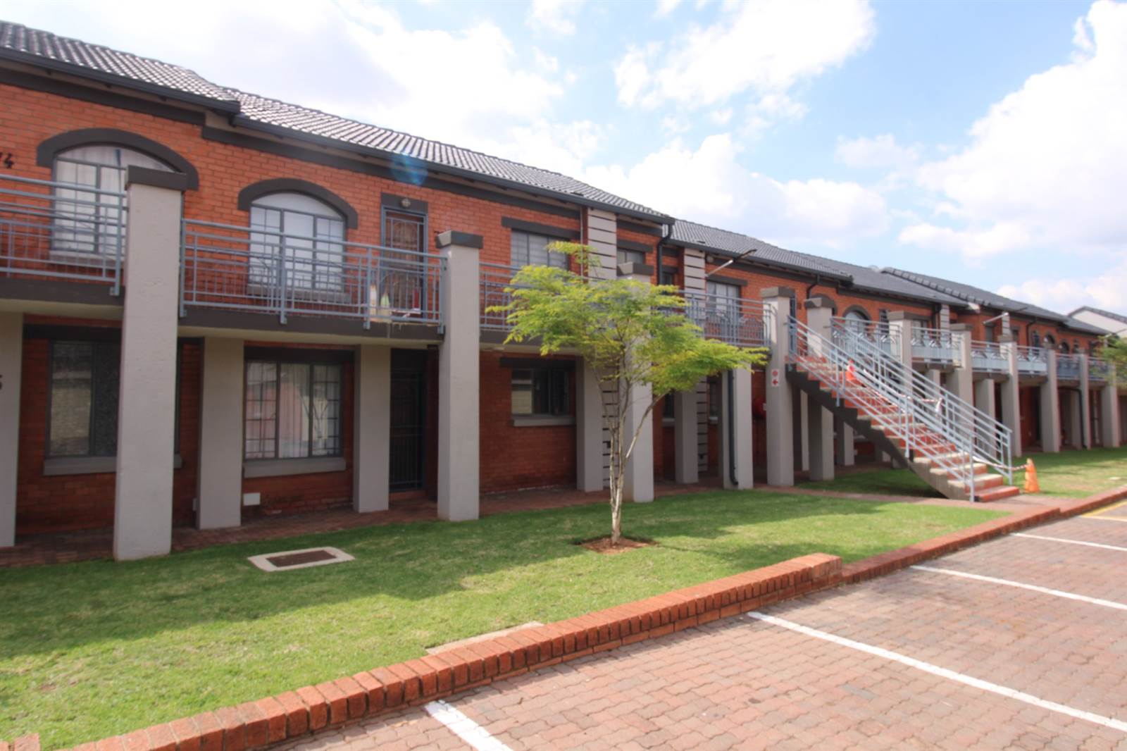 2 Bed Apartment in Mooikloof Equestrian Estate photo number 1