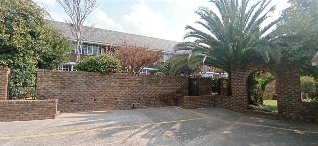 2 Bed Townhouse in Constantia Park photo number 1