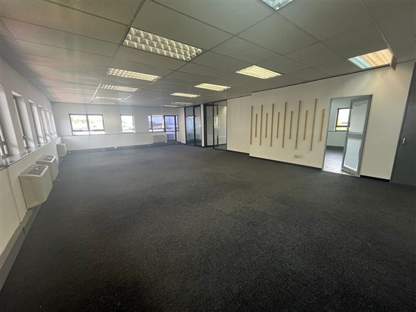 194.720001220703  m² Commercial space in Hyde Park