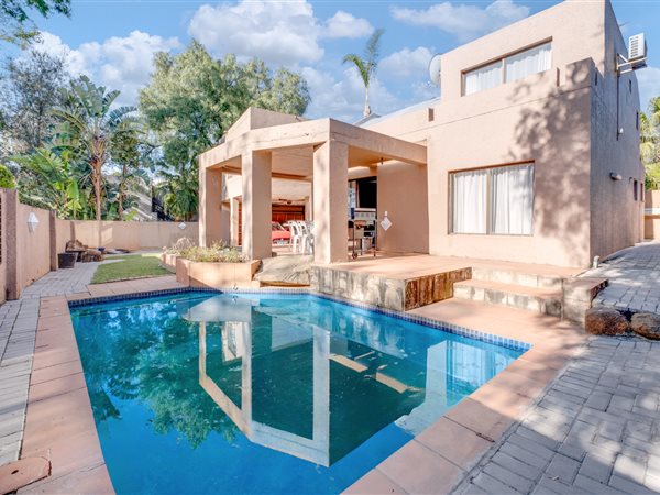 4 Bedroom House 4 Bedroom House