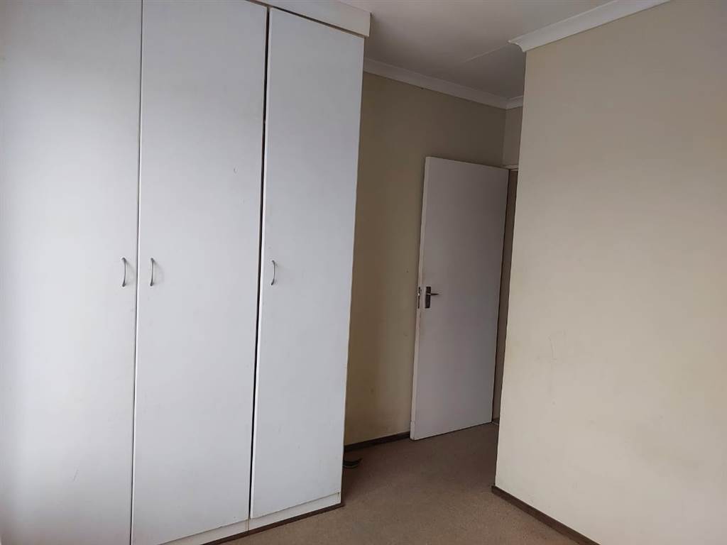 2 Bed Apartment in Randfontein Central photo number 13