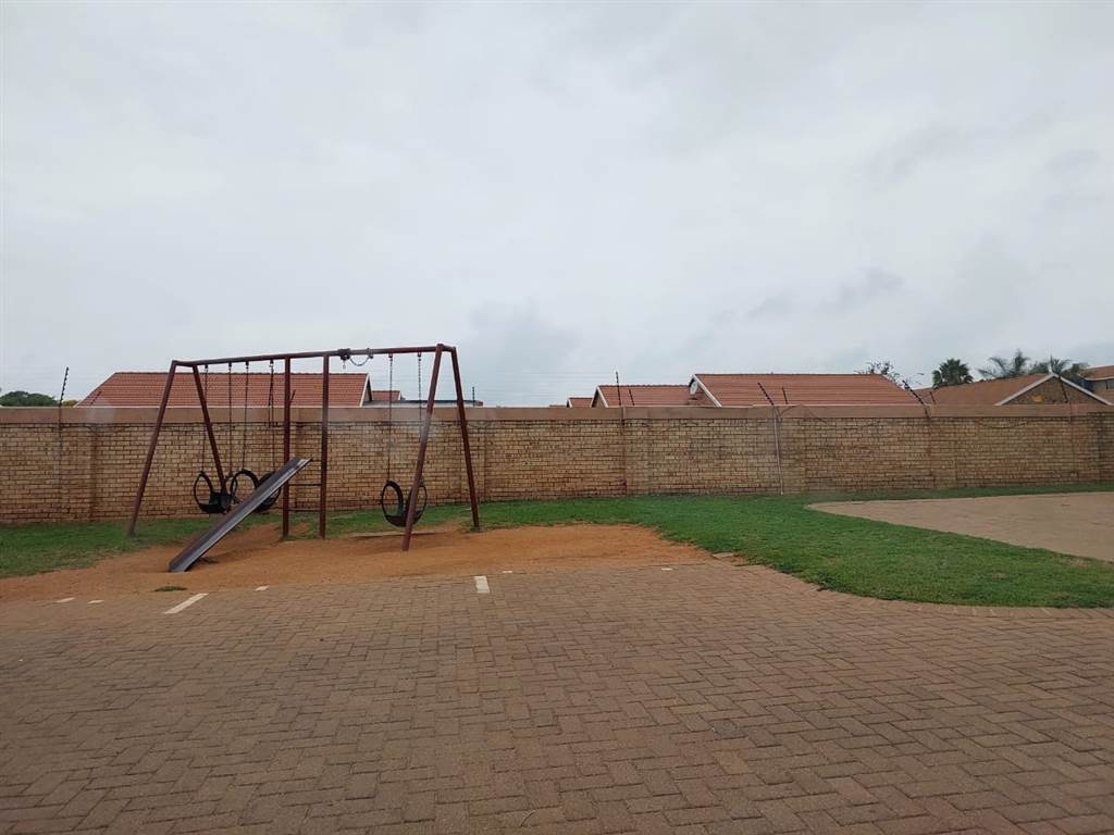 2 Bed Apartment in Randfontein Central photo number 16