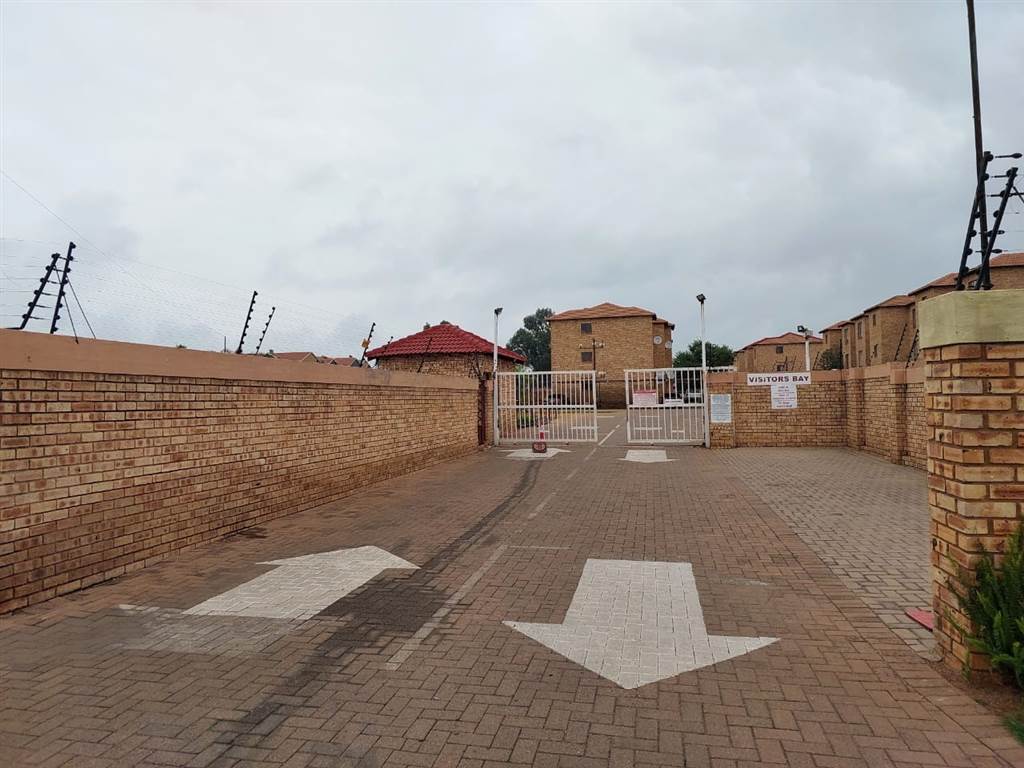 2 Bed Apartment in Randfontein Central photo number 19