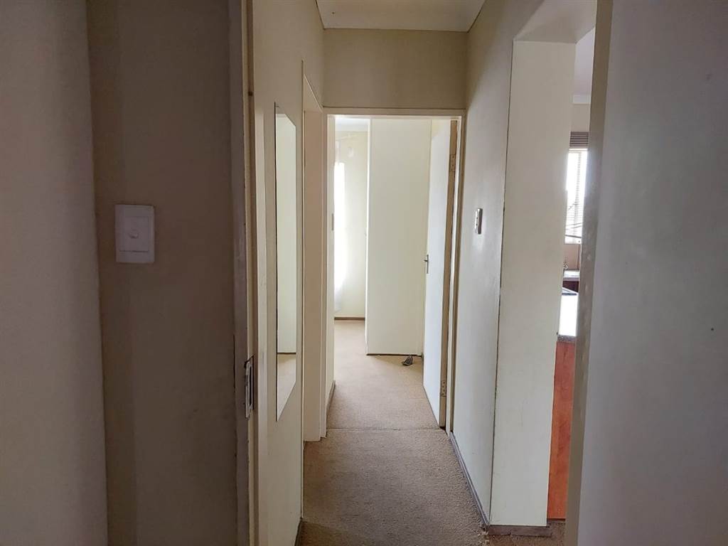 2 Bed Apartment in Randfontein Central photo number 10