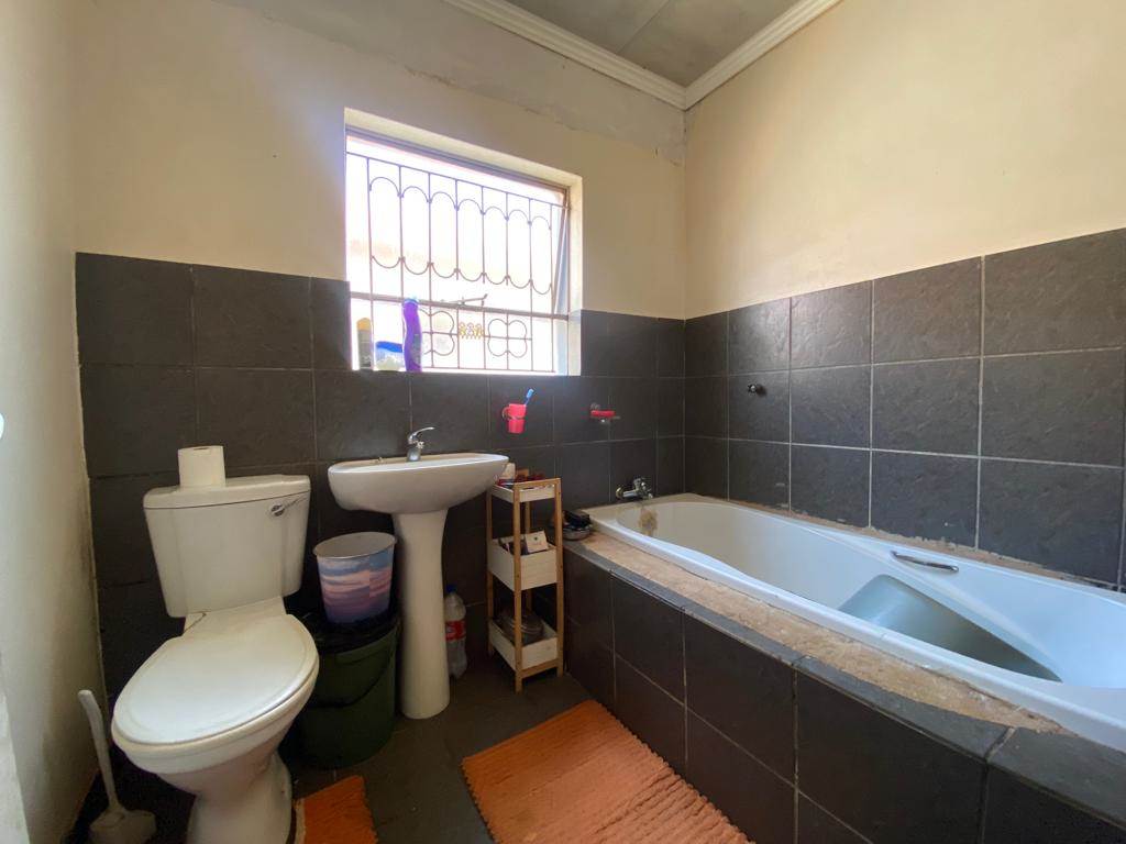 3 Bed House in Lydenburg photo number 11