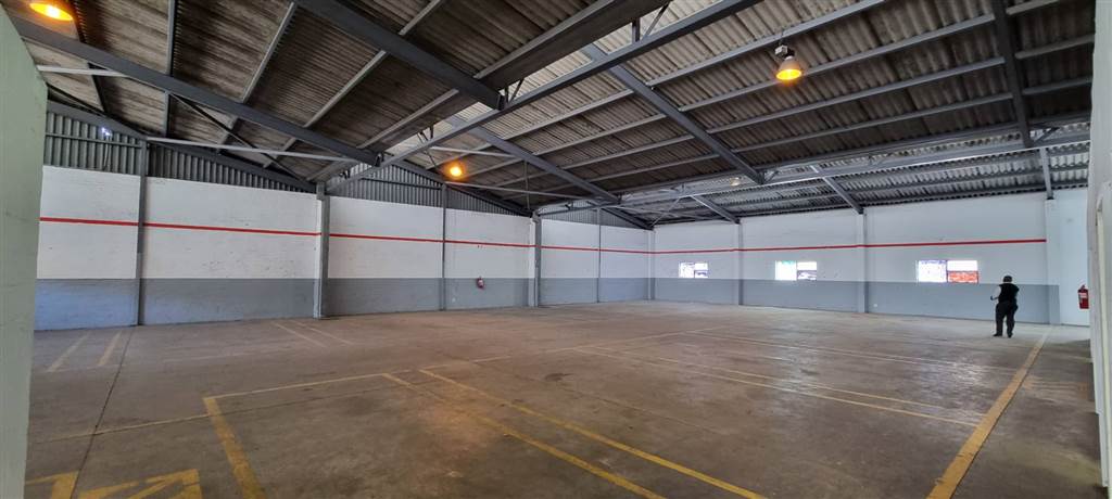 1466  m² Industrial space in Airport Industria photo number 1