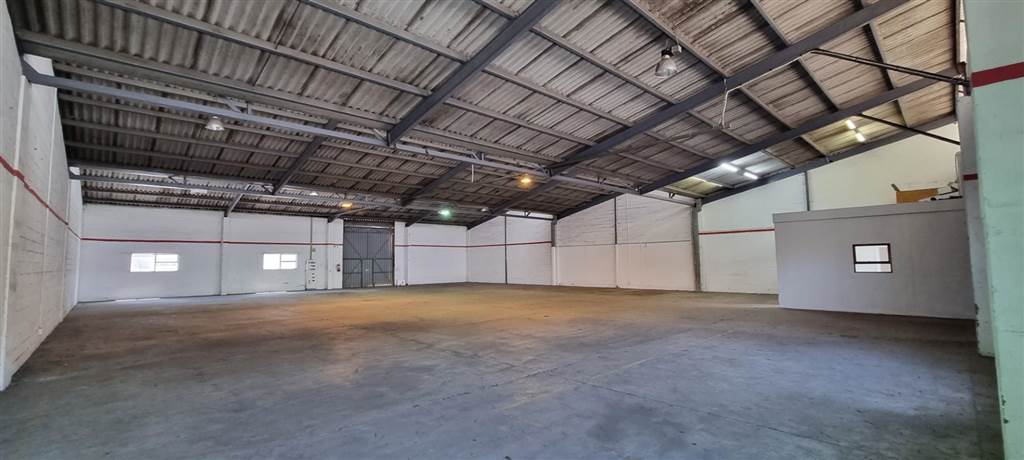 1466  m² Industrial space in Airport Industria photo number 24
