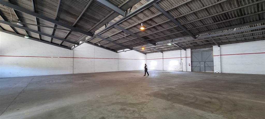 1466  m² Industrial space in Airport Industria photo number 17
