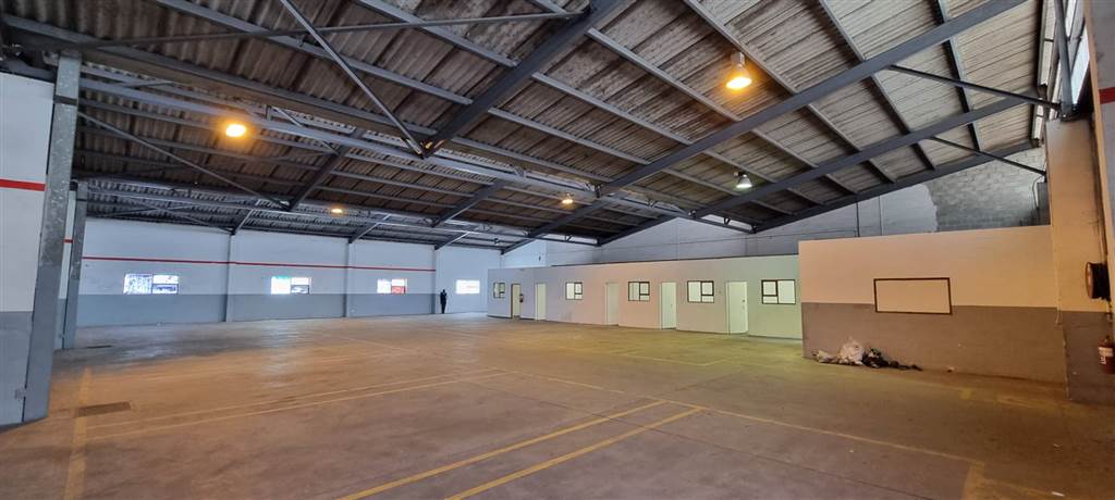 1466  m² Industrial space in Airport Industria photo number 2
