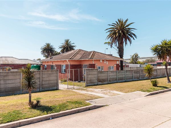 4 Bedroom House 4 Bedroom House