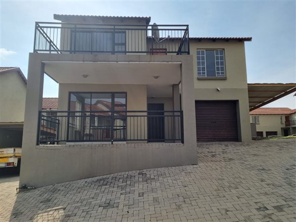 3 Bedroom Townhouse 3 Bedroom Townhouse