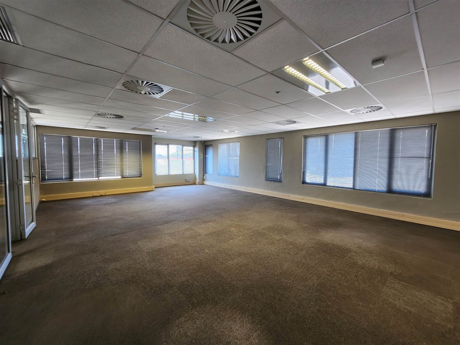 2100  m² Commercial space in Spartan photo number 9