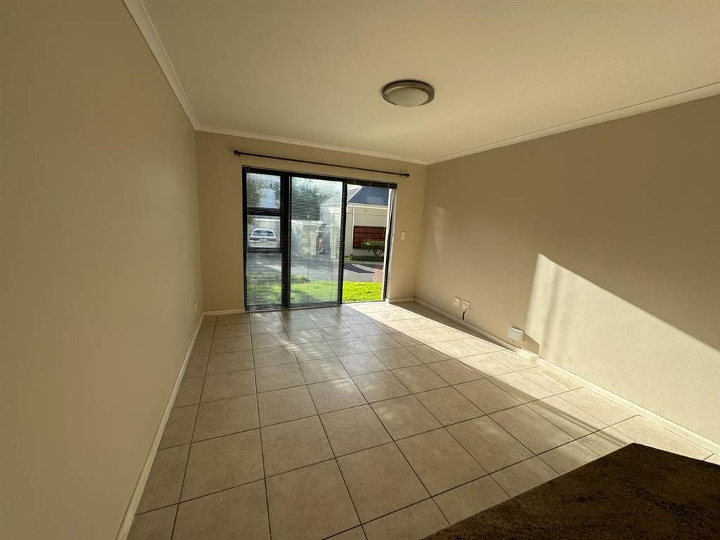 2 Bed Apartment in Silver Oaks photo number 3