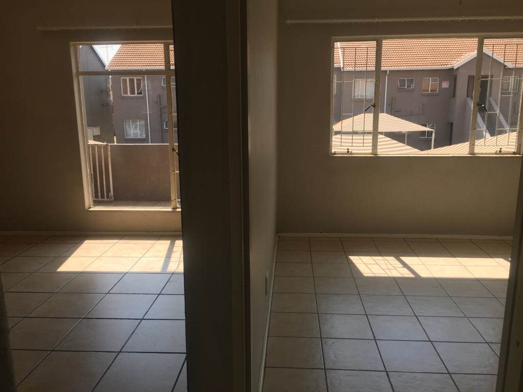 2 Bed Townhouse in Brackendowns photo number 5