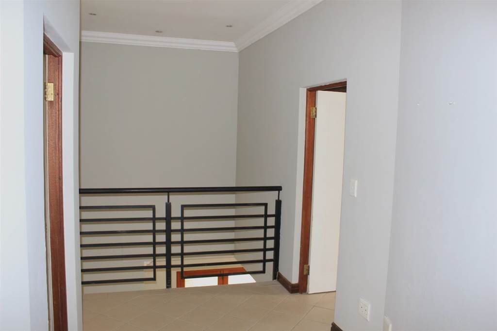 3 Bed Townhouse in Moreleta Park photo number 18