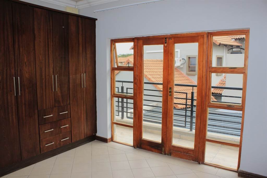 3 Bed Townhouse in Moreleta Park photo number 13