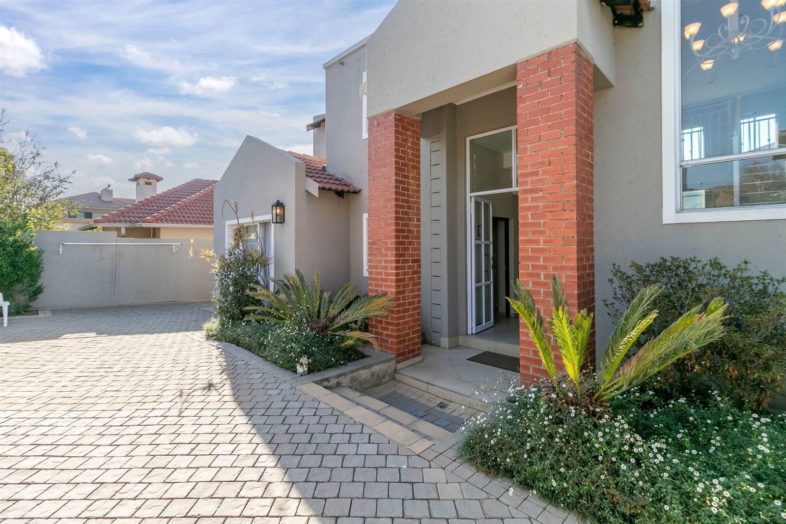 4 Bed House in Greenstone Hill photo number 30