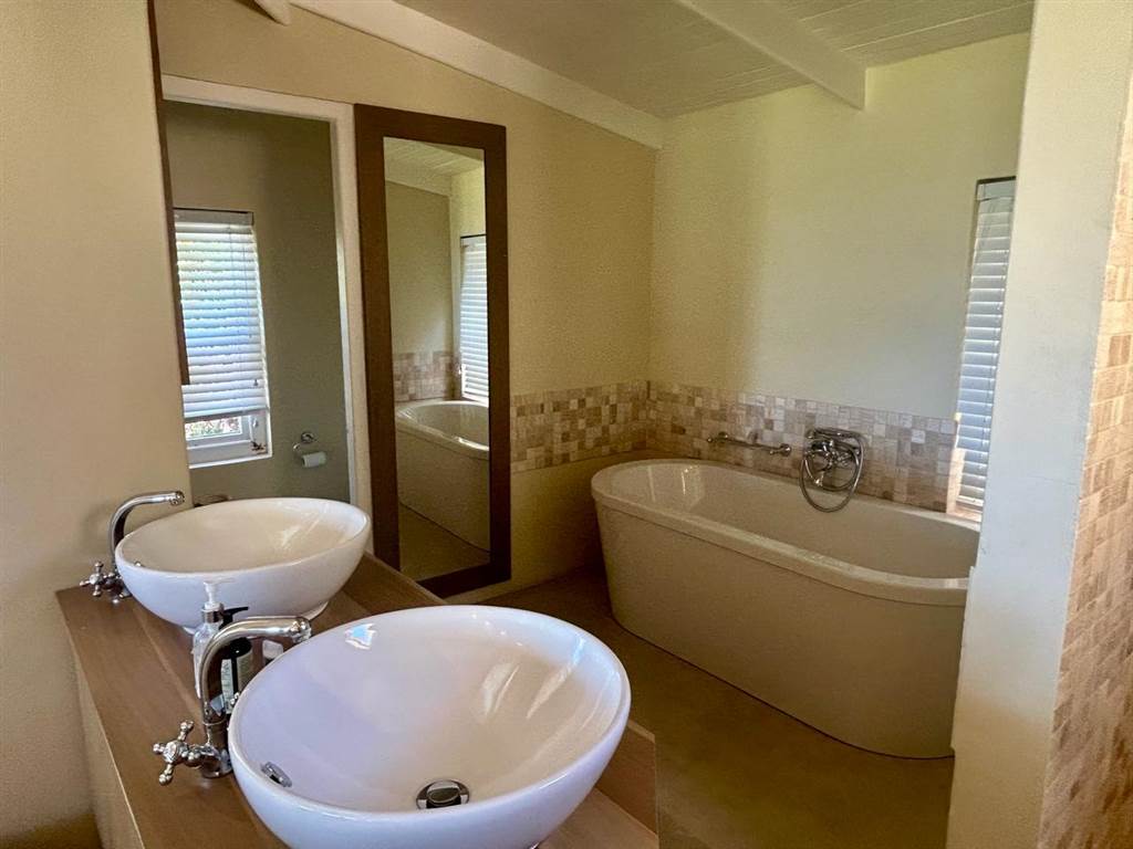 5 Bed House in Hout Bay and surrounds photo number 14