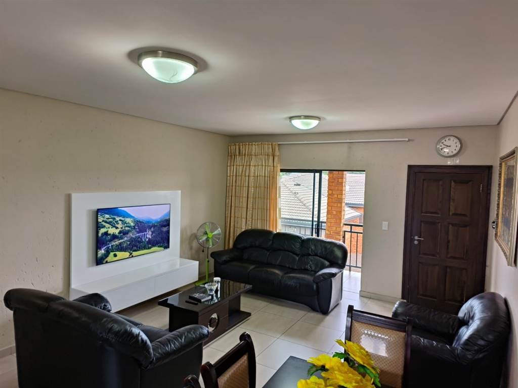 3 Bed Apartment in Beyers Park photo number 3