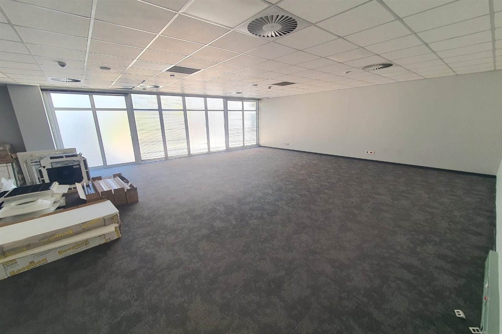 449  m² Commercial space in Fairview photo number 2