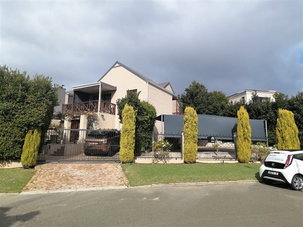 4 Bedroom House 4 Bedroom House