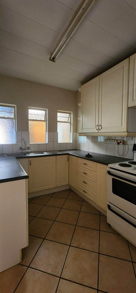3 Bed Apartment in Sinoville photo number 8