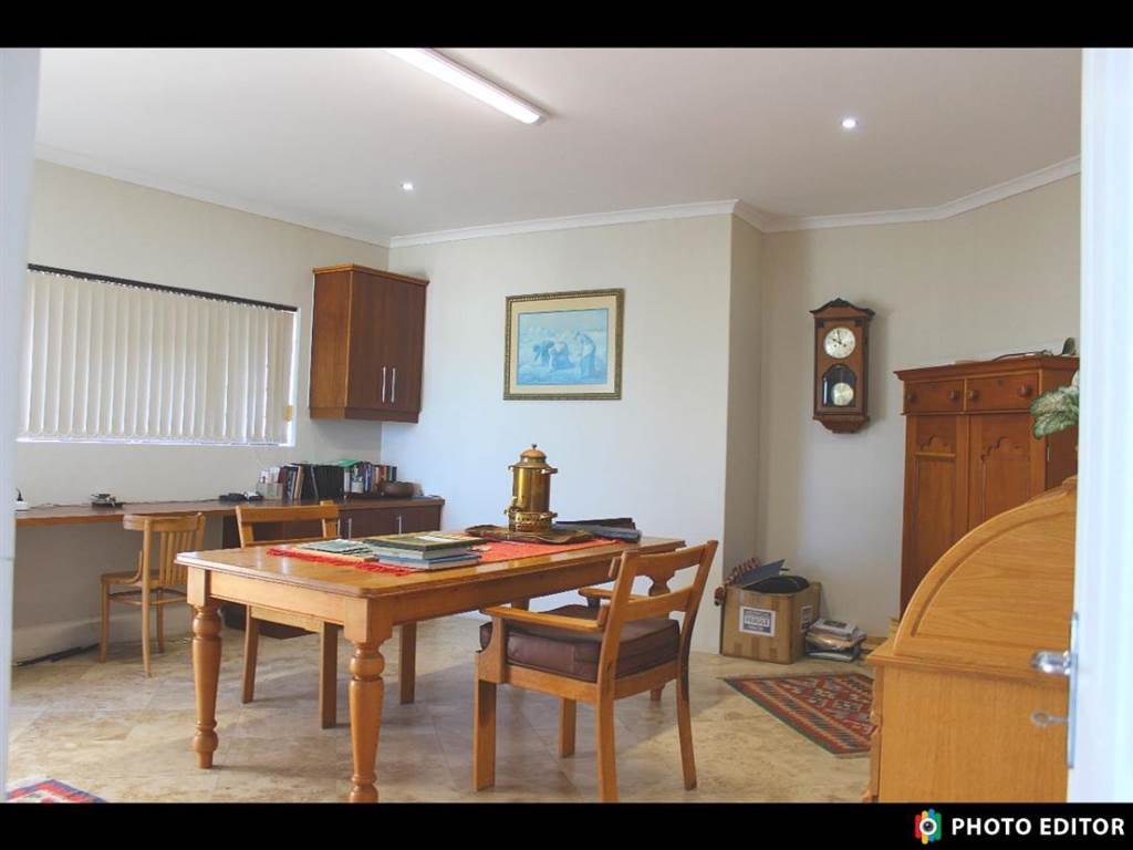 4 Bed House in Myburgh Park photo number 15