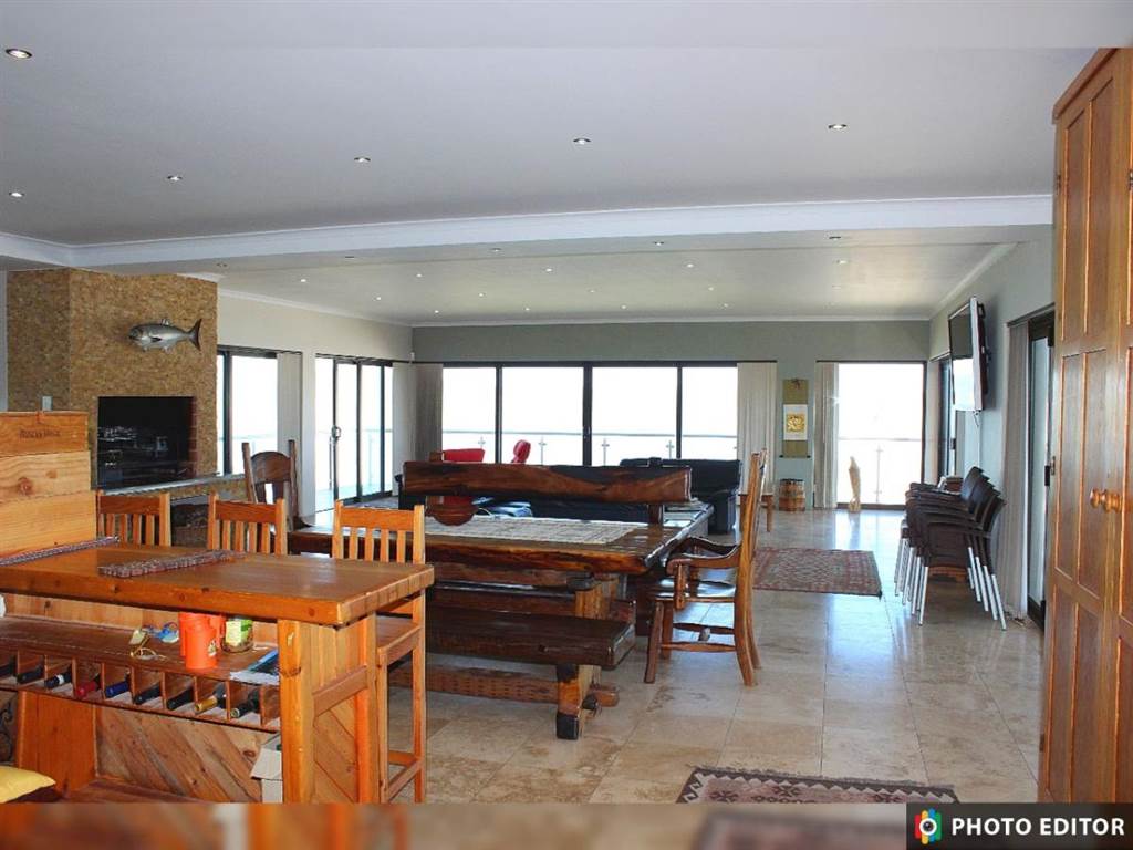 4 Bed House in Myburgh Park photo number 8