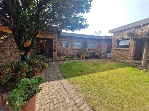 5 Bedroom House 5 Bedroom House