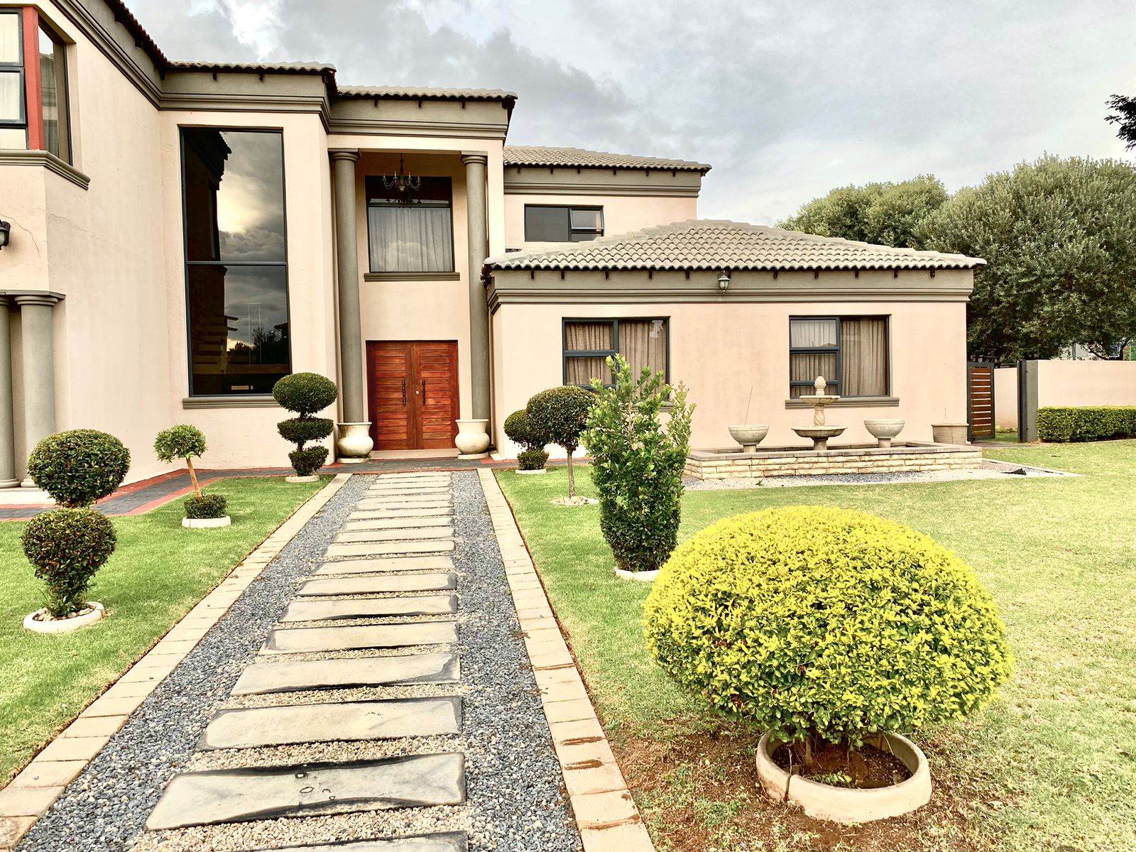 6 Bed House in Monavoni photo number 1
