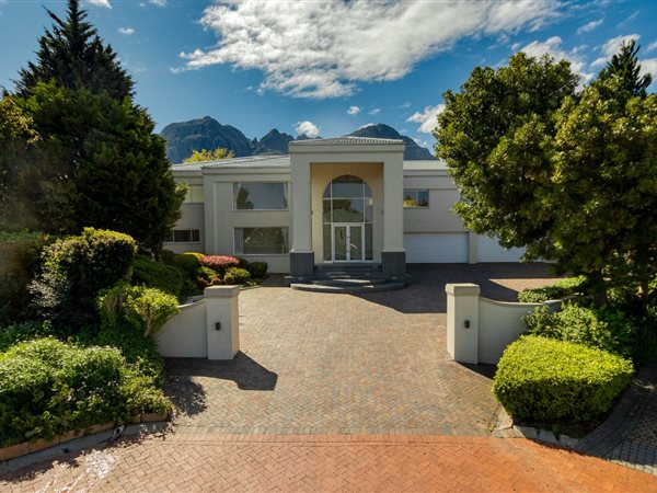 5 Bed House in Erinvale Estate