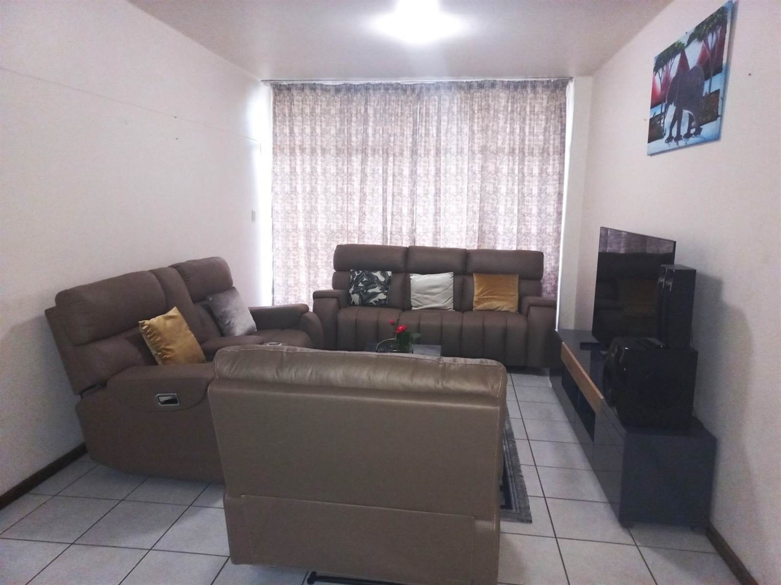 1 Bed Apartment in Bloemfontein photo number 6