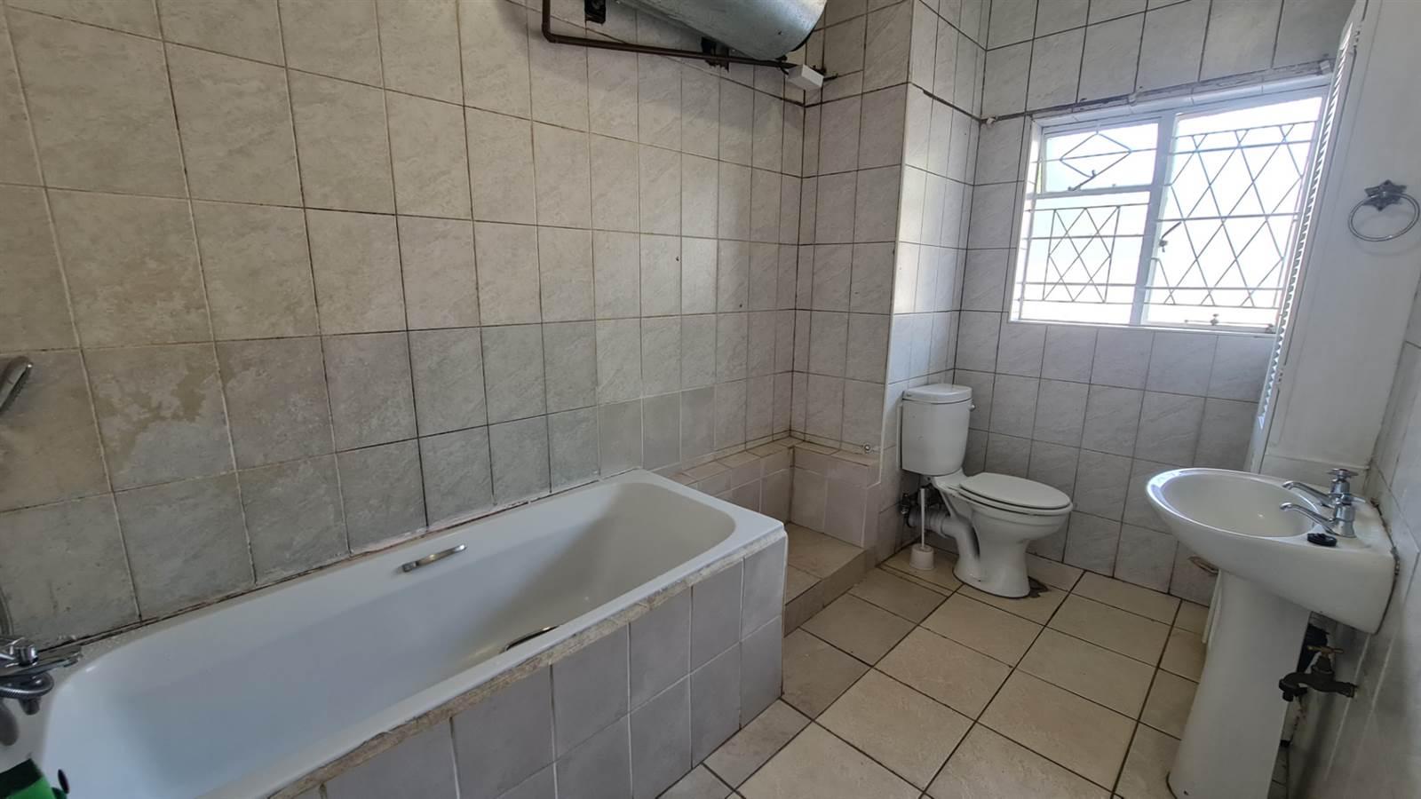2 Bed Apartment in Pietermaritzburg Central photo number 13