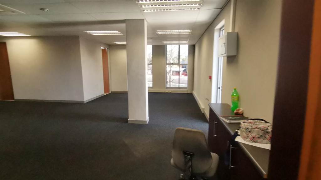 185  m² Commercial space in Bedfordview photo number 11