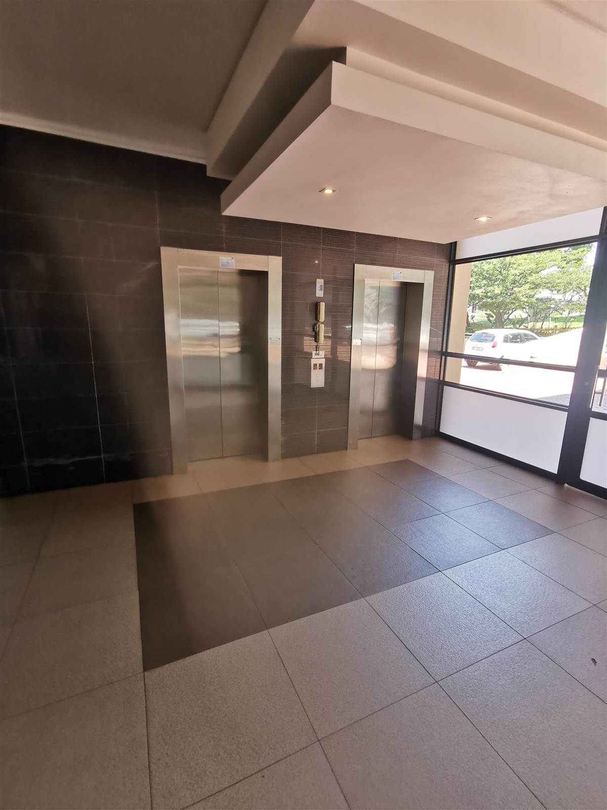350  m² Commercial space in Umhlanga Ridge photo number 15