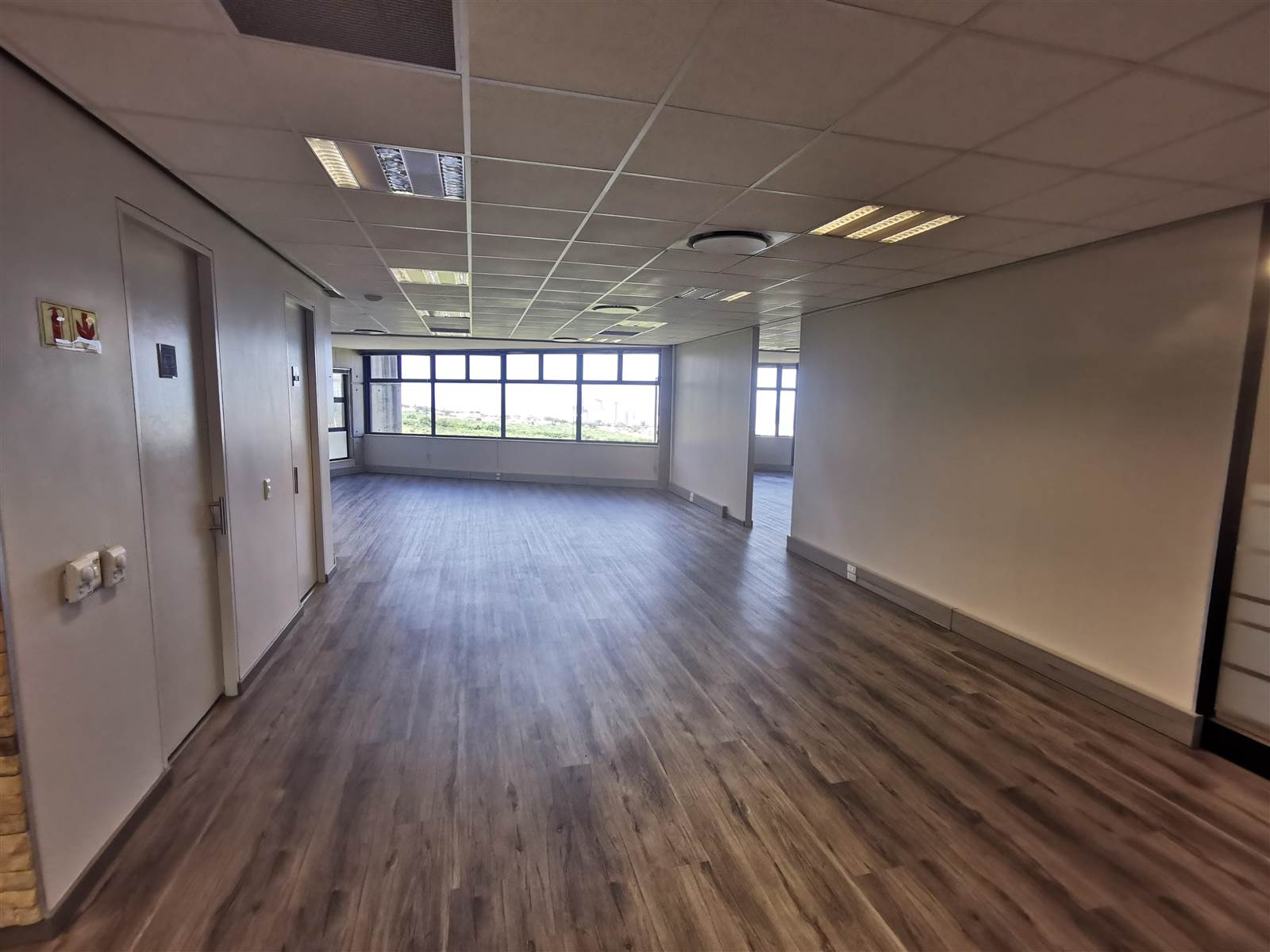 350  m² Commercial space in Umhlanga Ridge photo number 3