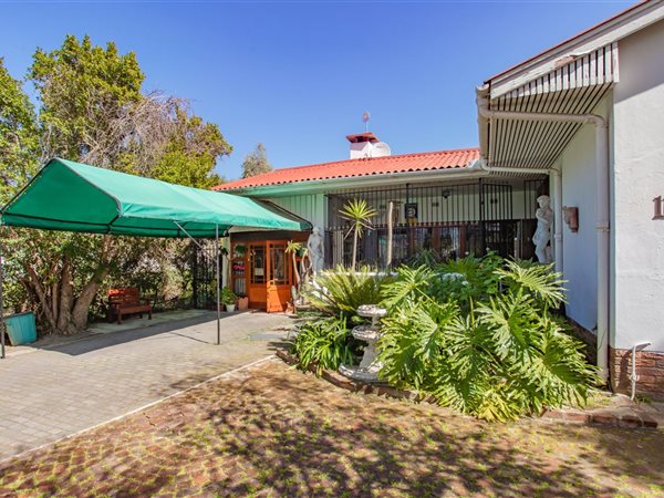 4 Bedroom House 4 Bedroom House