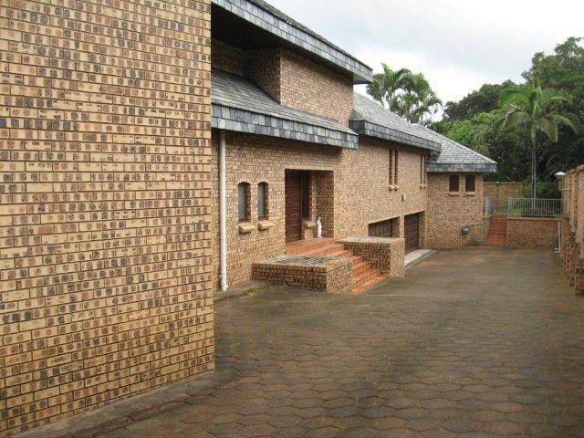 8 Bed House in Umtentweni photo number 2