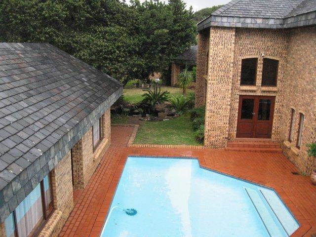8 Bed House in Umtentweni photo number 1