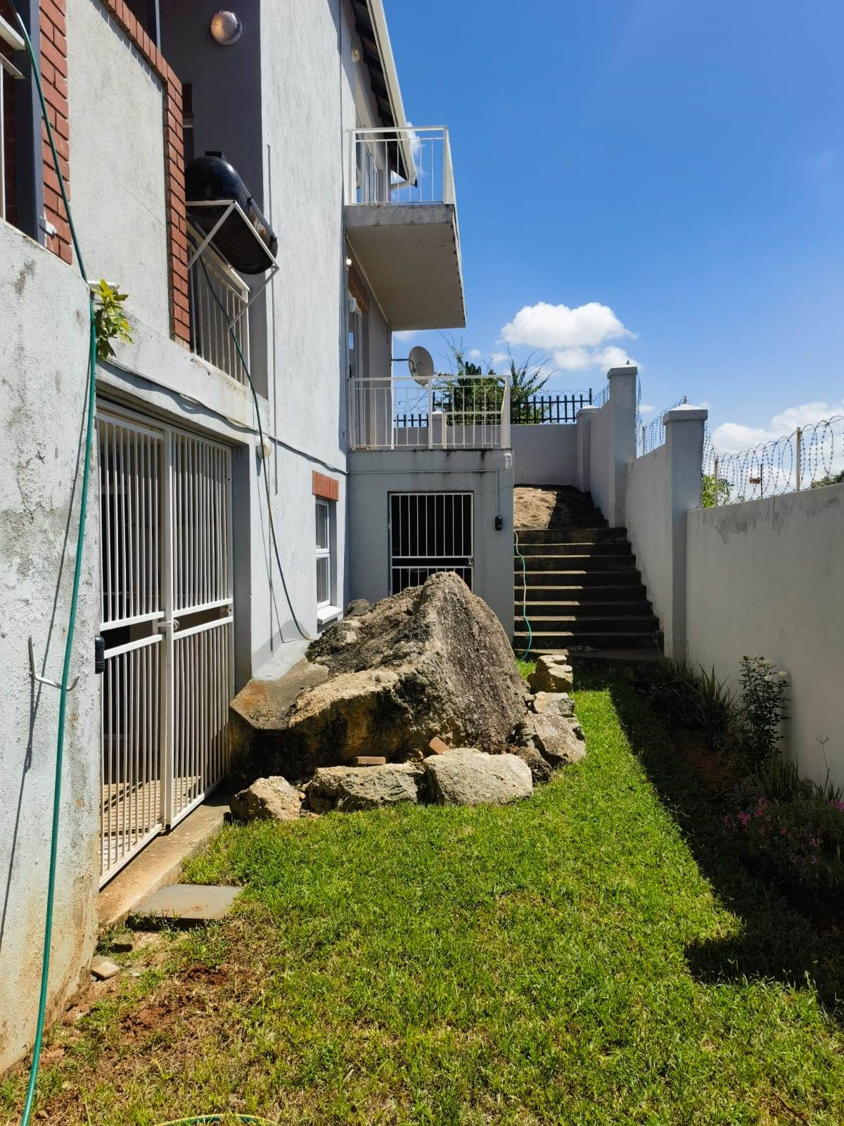 3 Bed Townhouse in Sonheuwel photo number 28
