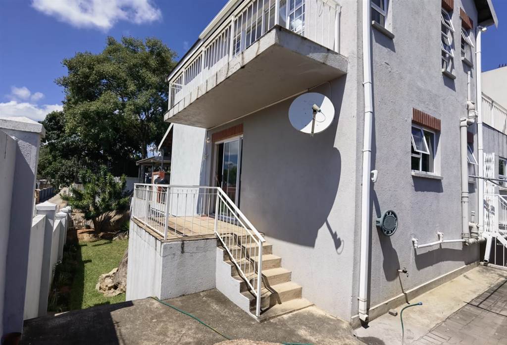 3 Bed Townhouse in Sonheuwel photo number 27