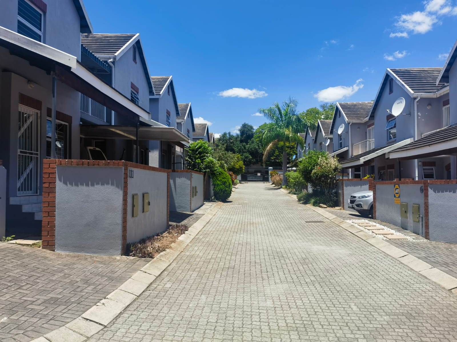 3 Bed Townhouse in Sonheuwel photo number 1