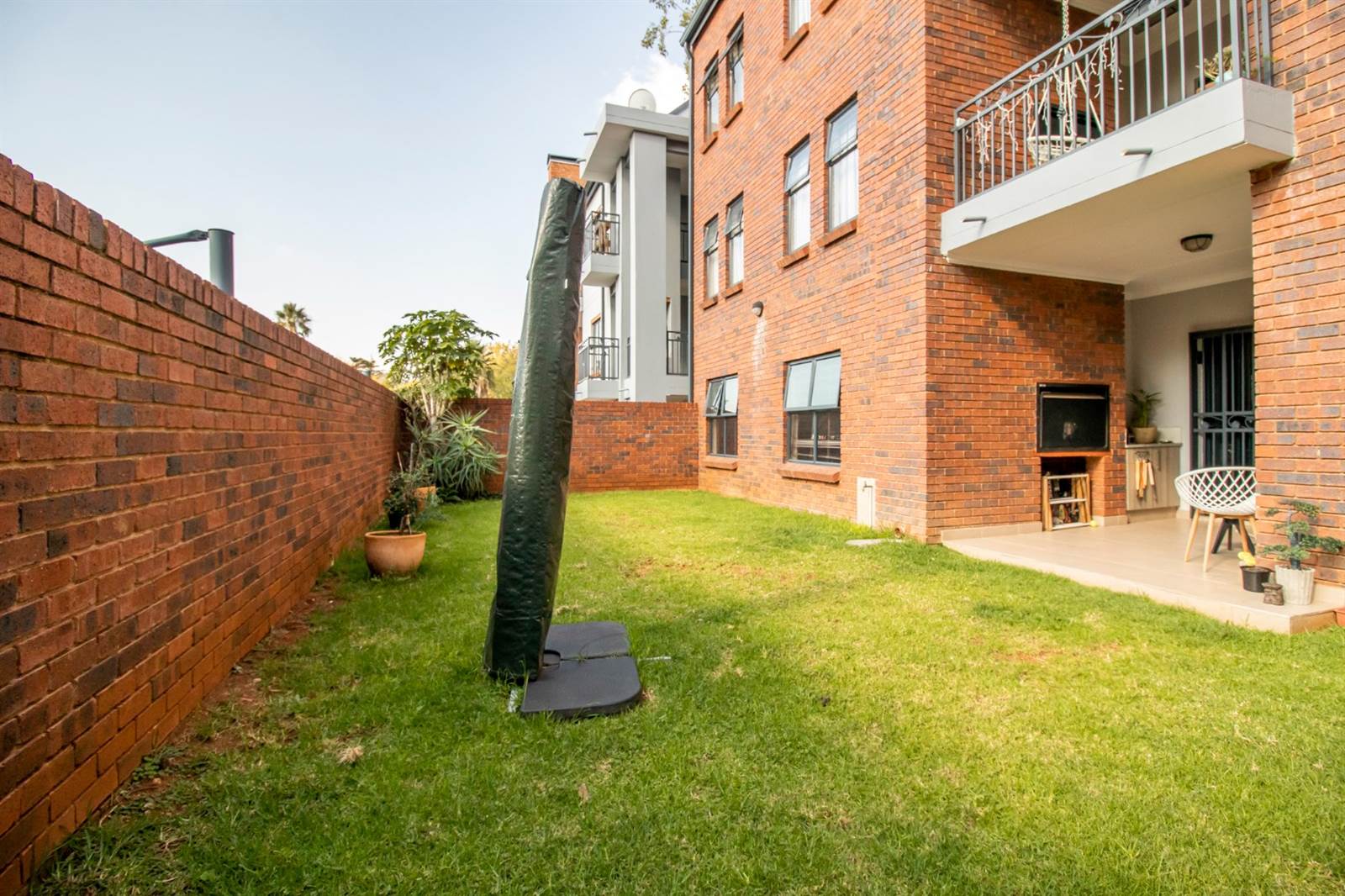 2 Bed Apartment in Craighall Park photo number 30