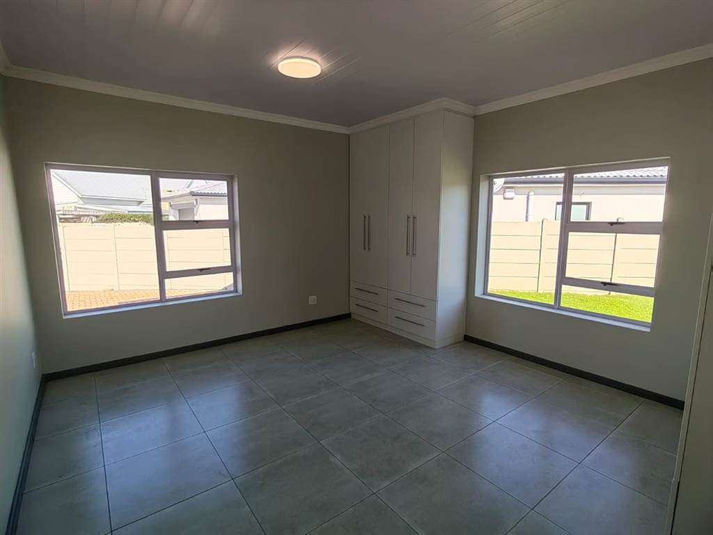 3 Bed House in Stilbaai photo number 11