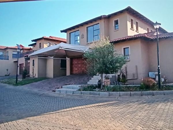 4 Bedroom House 4 Bedroom House