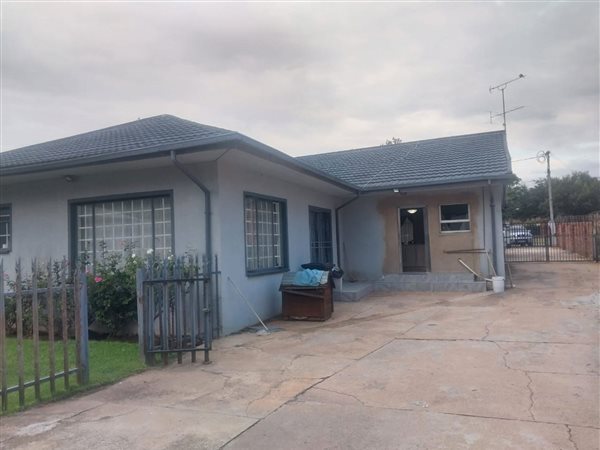 4 Bed House in Selection Park