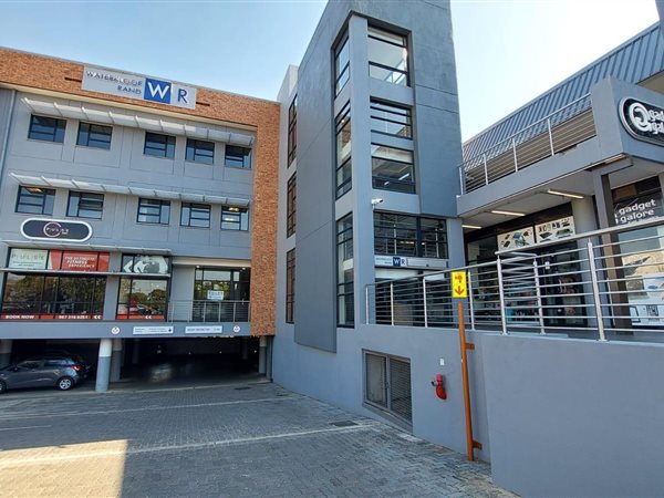 216  m² Commercial space