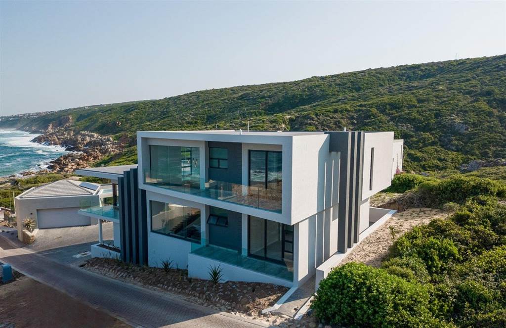 4 Bedroom House 4 Bedroom House