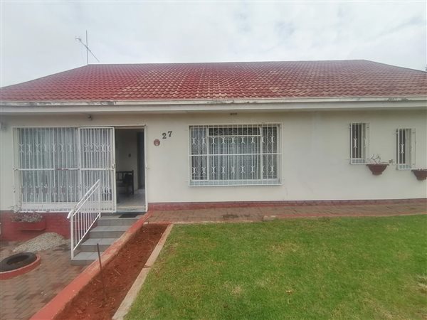 3 Bed House in Roodepoort North